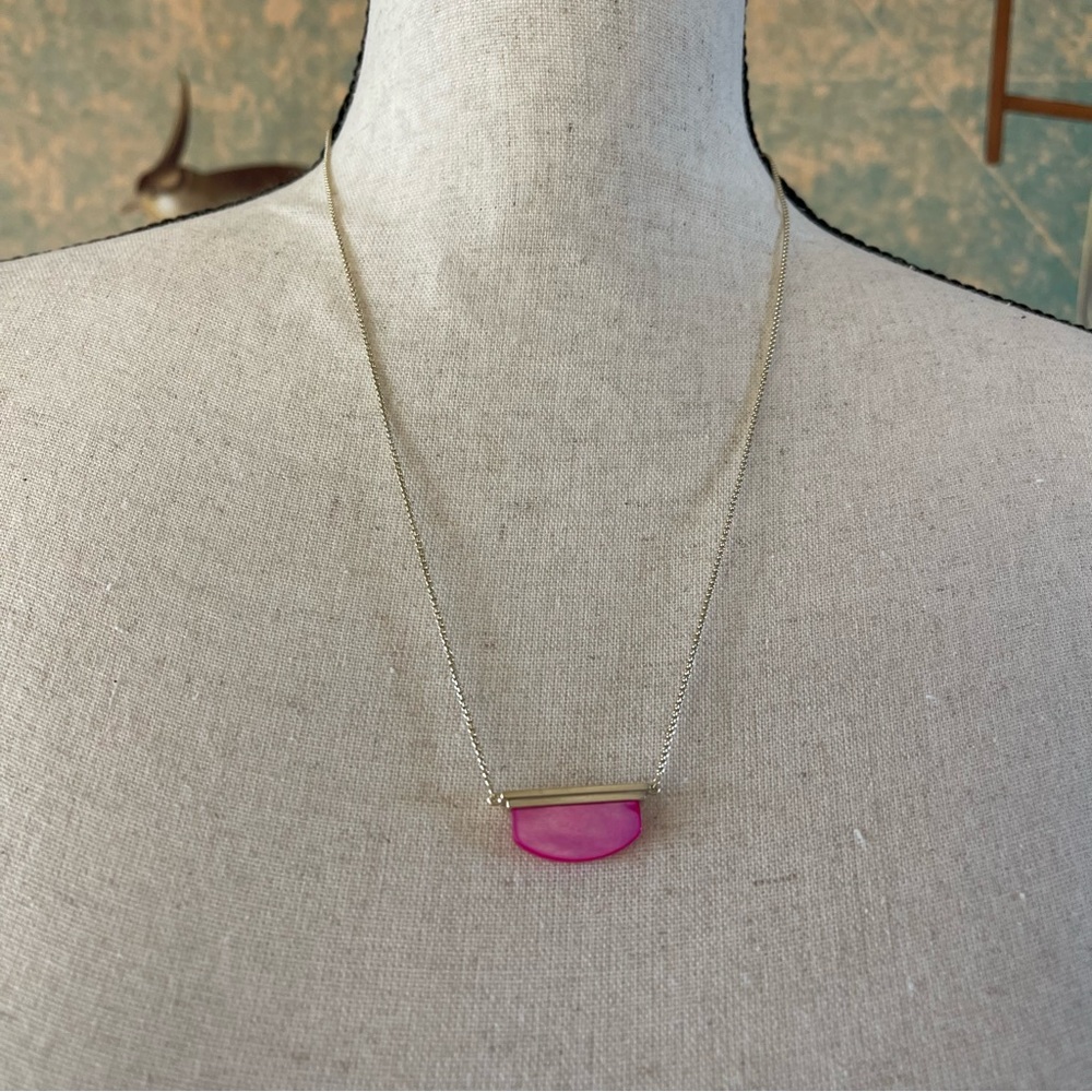 NWOT Kendra Scott Dean Adjustable Magenta & Gold Pendant Necklace